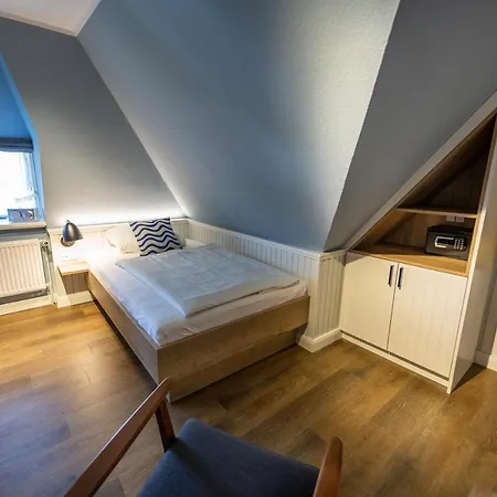 Ual Oeoemrang Wiartshues Hotel *