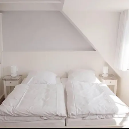 Ual Oeoemrang Wiartshues Hotel *