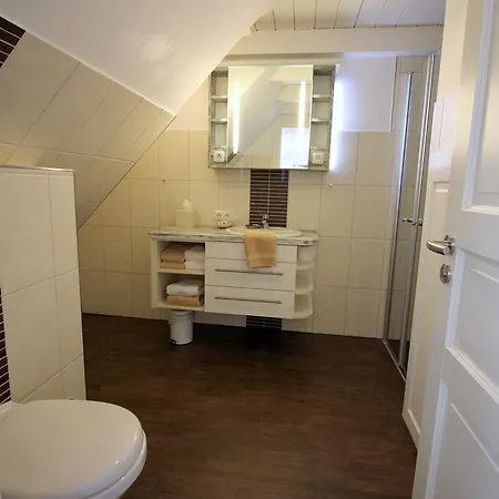 Ual Oeoemrang Wiartshues Hotel *